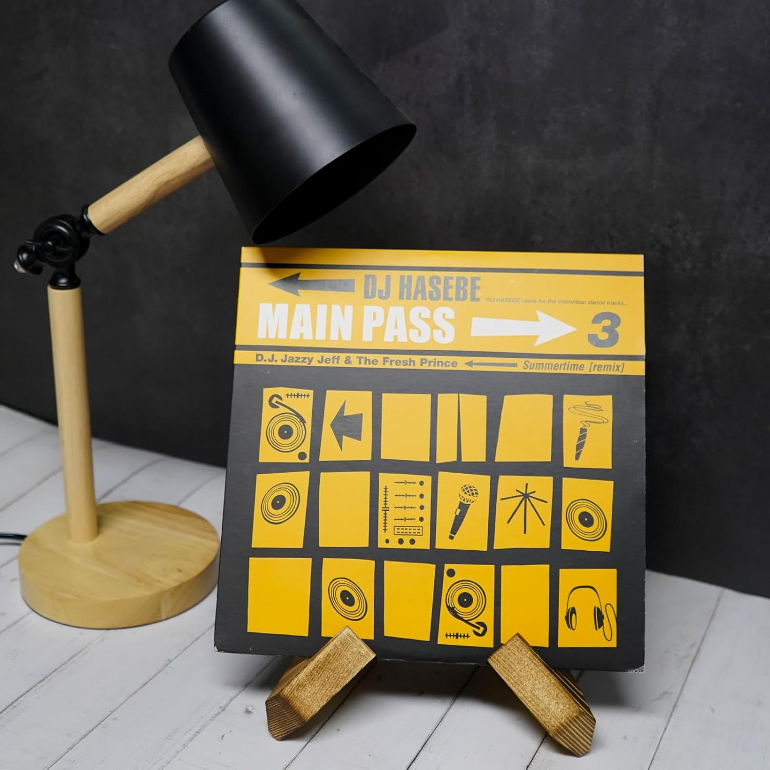 Wooden Vinyl Record Display Stand for Photos Cookbooks Plates